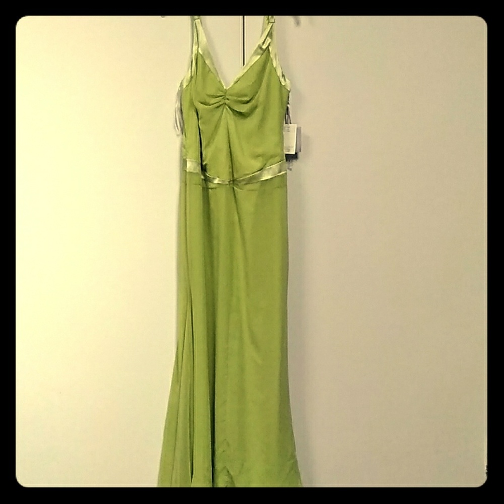 Vera Wang formal gown NWT size 16